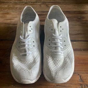 Women’s Nike Flyknit Air Max 90